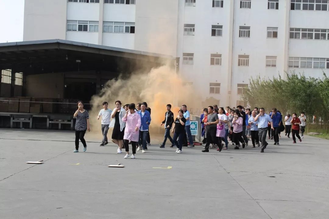 消防演習(xí)--車間逃生 消防演習(xí)--車間逃生