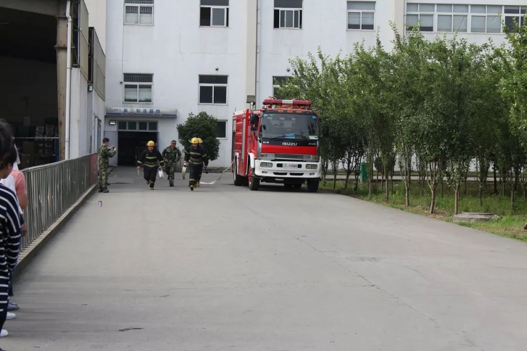 消防演習(xí)--消防車功能演示 消防演習(xí)--消防車功能演示