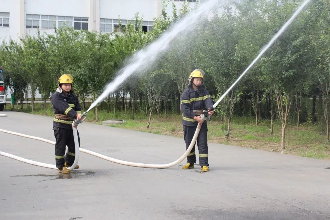 消防車救火演示 消防車救火演示