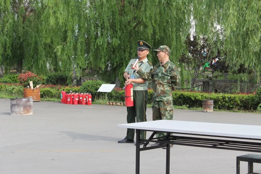 消防演習(xí)--滅火器使用演示 消防演習(xí)--滅火器使用演示